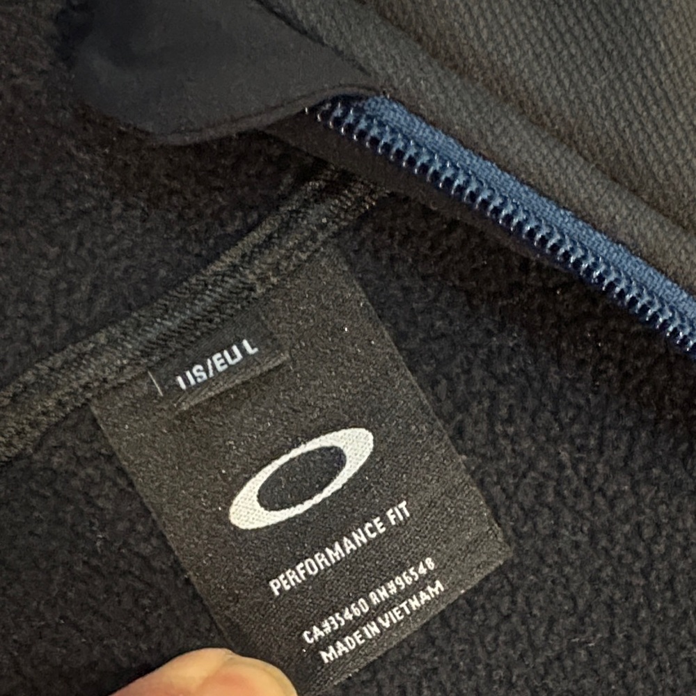 Oakley Black Performance Hoodie Sz. Large - Picture 2 of 4